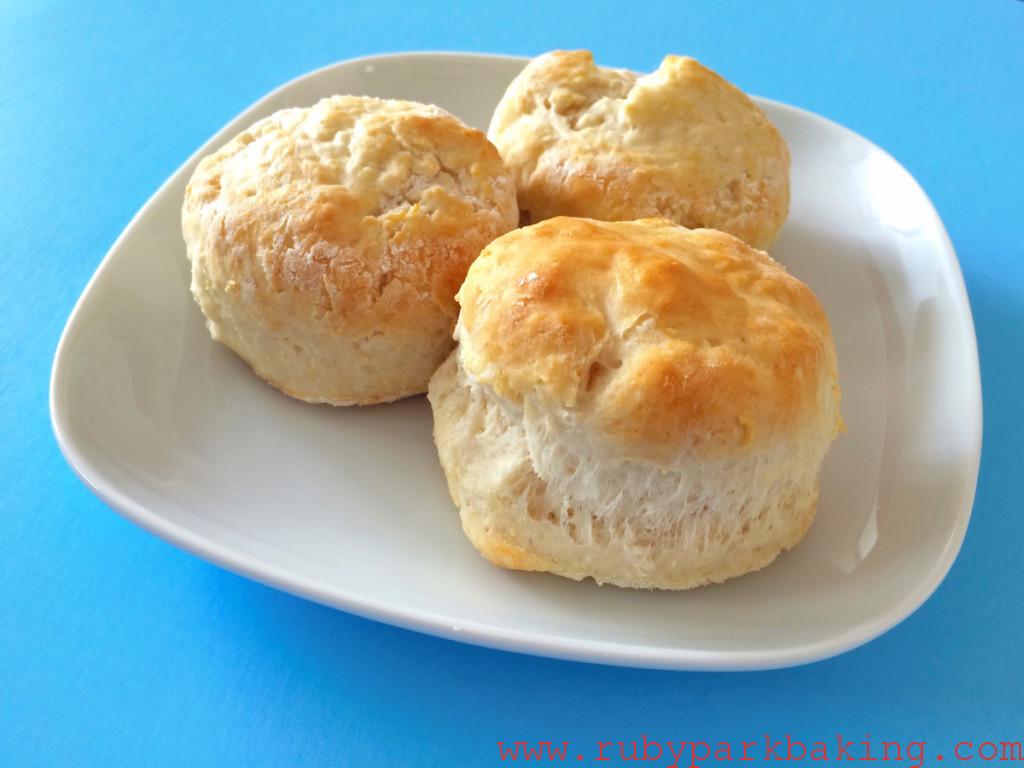 5 ingredients coconut oil scones on rubyparkbaking.com