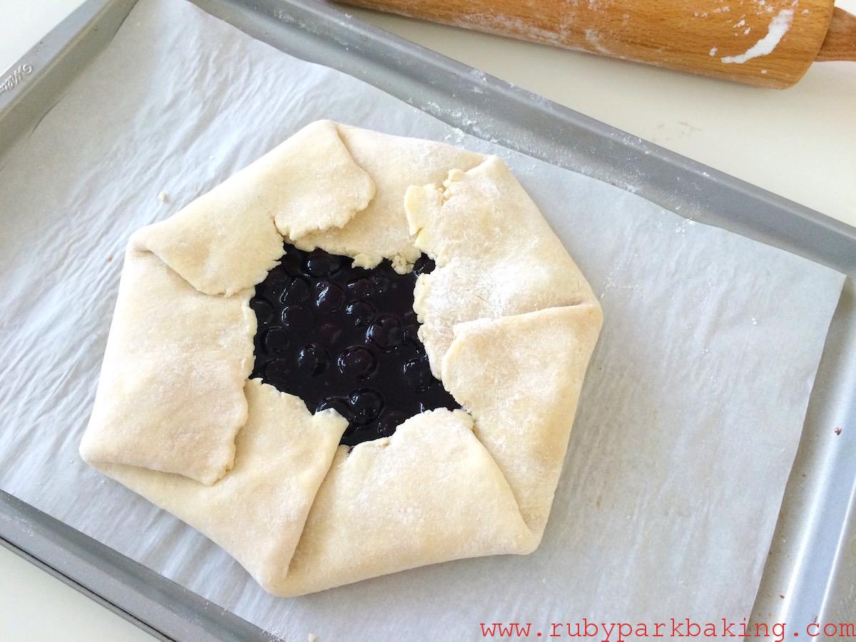 型なしで作れるブルーベリーパイのレシピ パイ生地も簡単に手作りできます Ruby Park