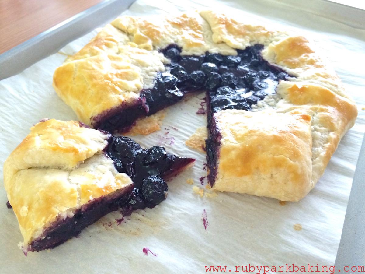 Easy blueberry pie on rubyparkbaking.com
