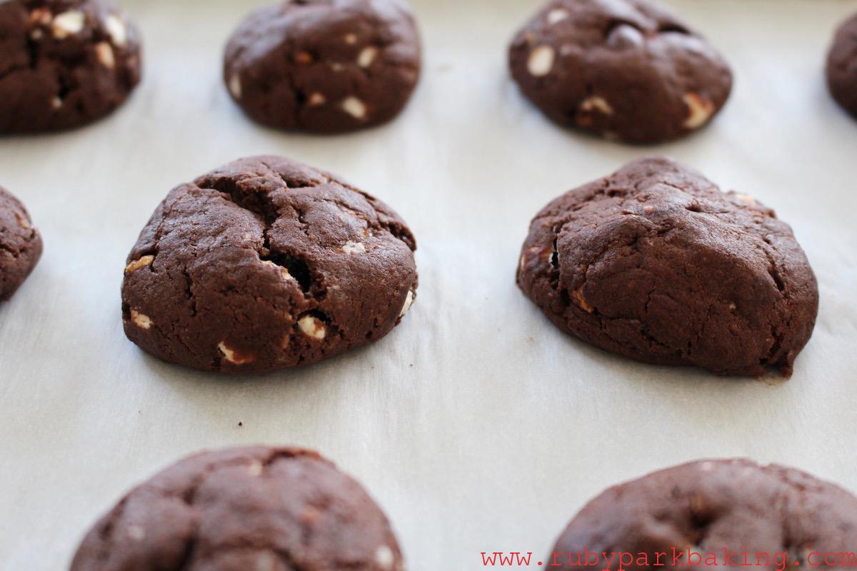 ワンボウルで簡単！ダブルチョコレートスモアクッキーのレシピ♪