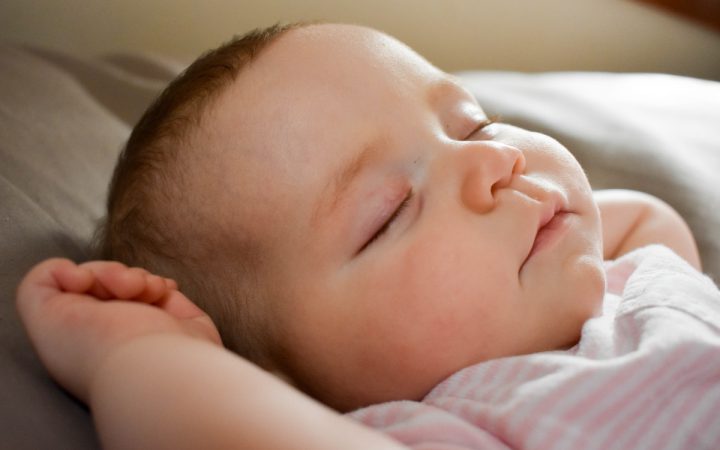 【苦労しない】お昼寝の寝かしつけって必要?2人目でトライした簡単な方法【何もしない】