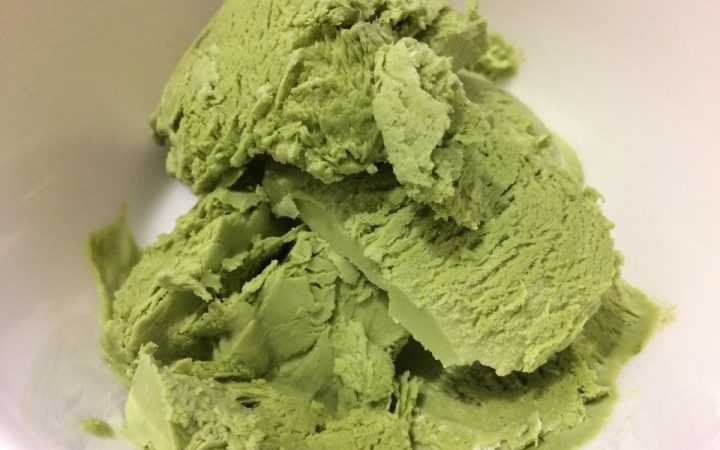 【卵なし】濃厚抹茶アイスクリームのレシピ！生クリーム消費にも【混ぜるだけ簡単】