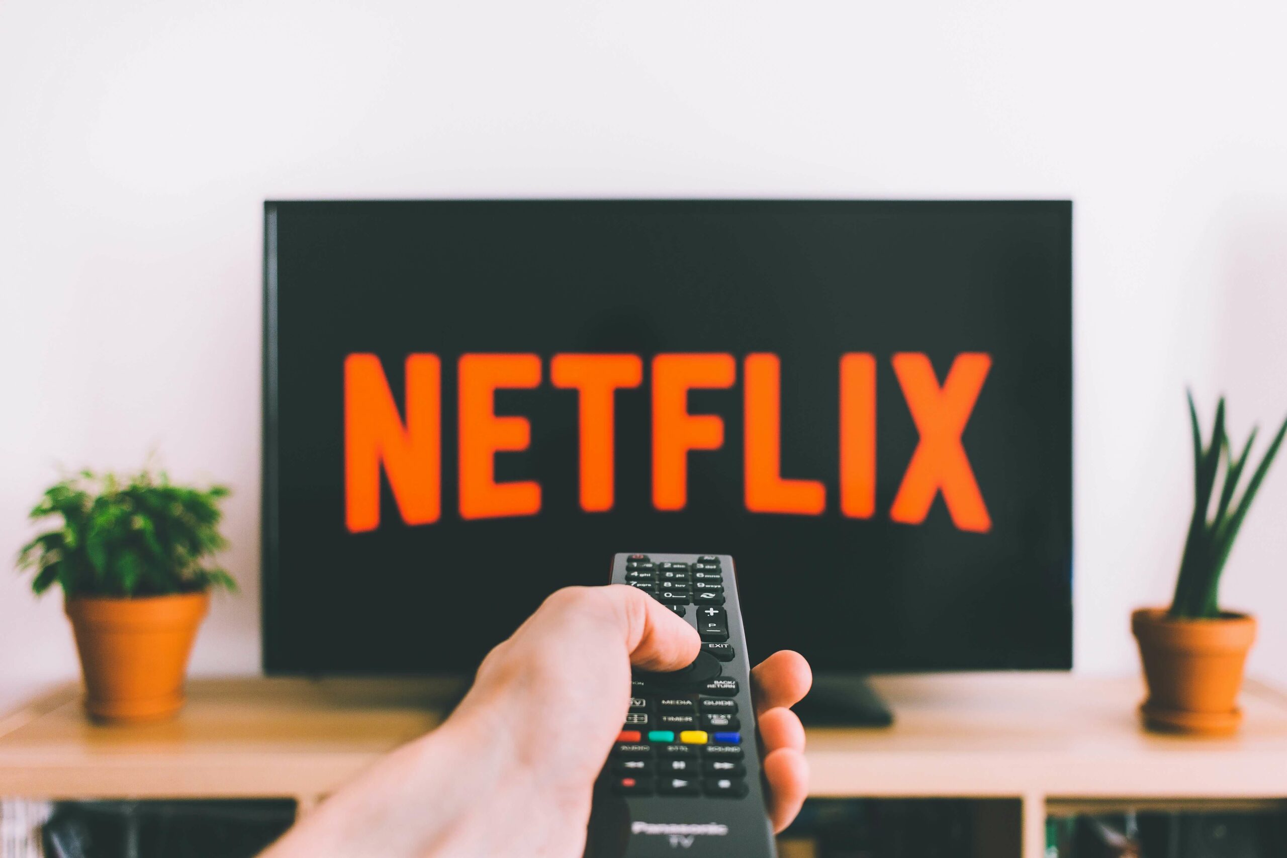 【裏ワザ】カナダから日本のNetflixやTVerを見る方法｜VPNでIPアドレスを日本にすれば、人気ドラマも見放題！