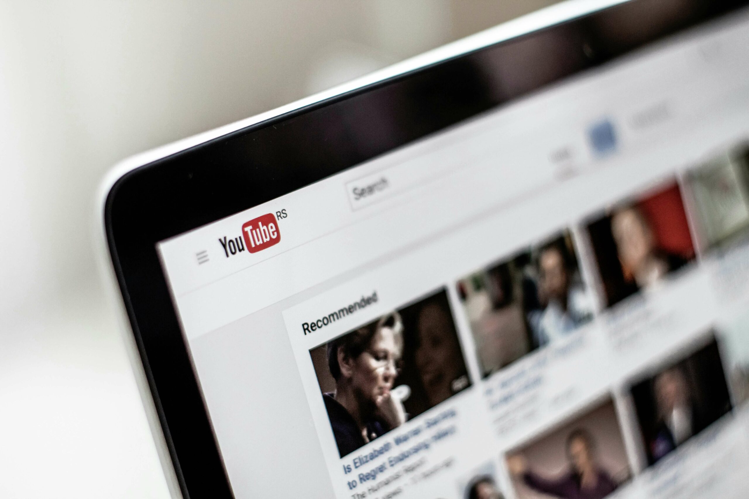 【AI×YouTube】完全未経験から2ヶ月で収益化を達成した私の全戦略を公開します